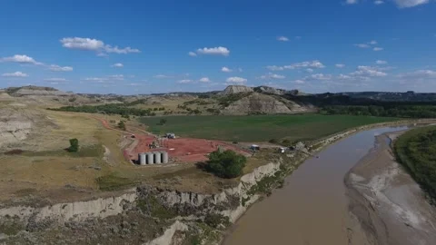 Oil &amp; Gas in the Badlands 動画素材 331973573