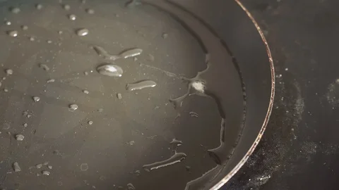Oil on a hot griddle 스톡 동영상 129262145