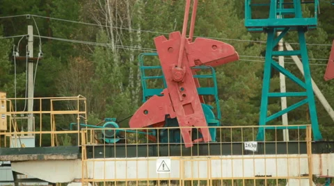 Oil Industry Pumpjack in action 스톡 동영상 59726948