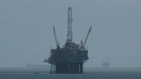 Oil Platform With Cargo Ship And Another Oil Platform In Background Stockbeeldmateriaal 787565