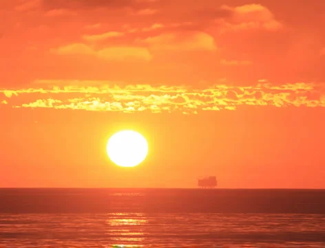 Oil platform at sunset - 01 4k film 24p Video stock 5676748