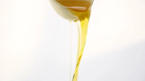 Oil pouring Vídeos de archivo 67165293