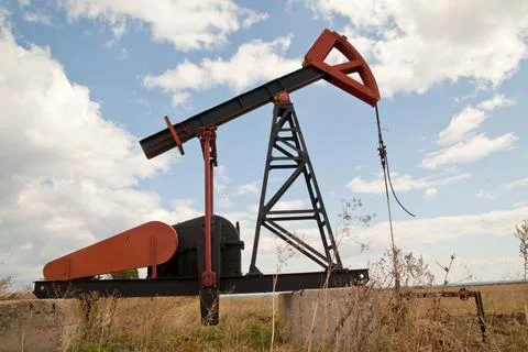 Oil pump, cloudy sky Stock-Fotos