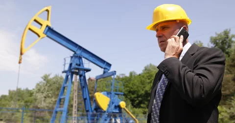 Oil Pump Engineer Phone Reporting Petroleum Installations Extracting Capacity Video stock 50962830