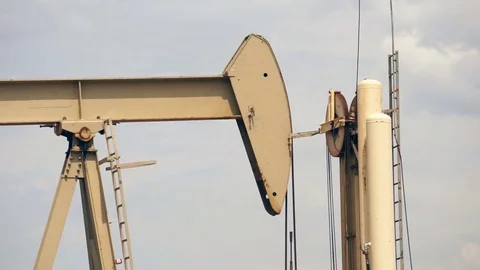 Oil Pump Jack Fracking Crude Extraction Machine Fuel Production 스톡 동영상 79968412
