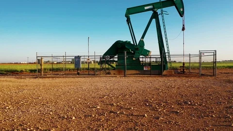 Oil pump machine working in West Texas - drone fly over dolly up 스톡 동영상 106900136