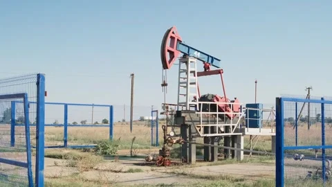 Oil pump pumping from well 스톡 동영상 304742672