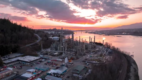 Oil refinery aerial view, hyper lapse, distillation tower, gas production, smoke Stock Footage 240155800