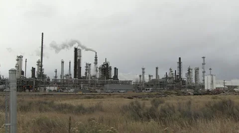 Oil Refinery - Cloudy, Windy Day 動画素材 57121573