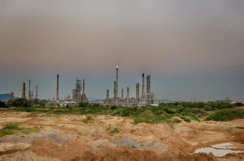 Oil refinery in the evening. Foto stock