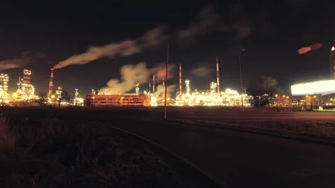 Oil refinery at night Stock Footage 149439085