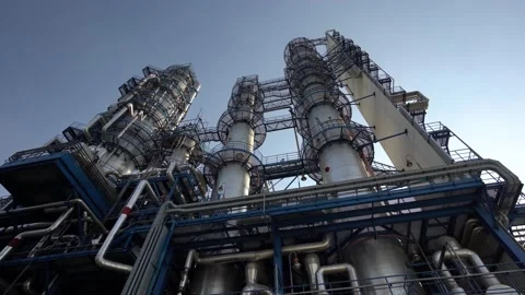 Oil refinery. Reactors. Bottom-up view. Oil refining plant 스톡 동영상 162952978