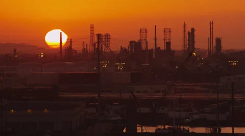 Oil Refinery sunset 2 - Red Epic Stock-Footage 33624985