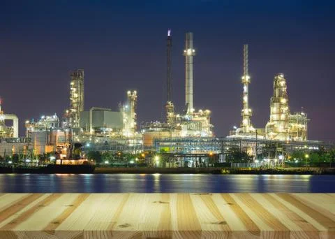 Oil refinery twilight 库存照片