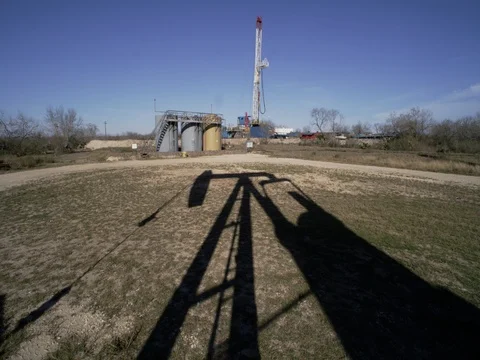 Oil Rig and Shadow 動画素材 71349856