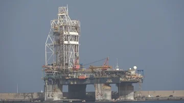 Oil rig being repaired in Las Palmas Gran Canaria Spain Video stock 86067514
