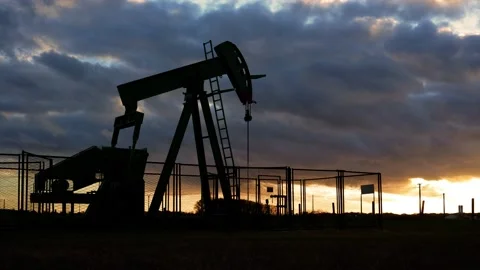 Oil rig pumping timelapse at dusk Stock Footage 134944924