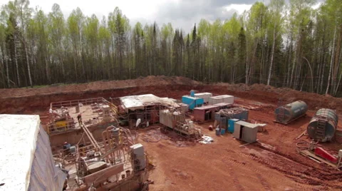 Oil rig separating drilling mud 스톡 동영상 63406258