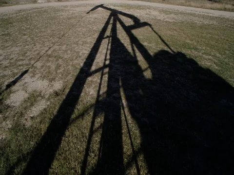 Oil Rig Shadow 動画素材 71330497