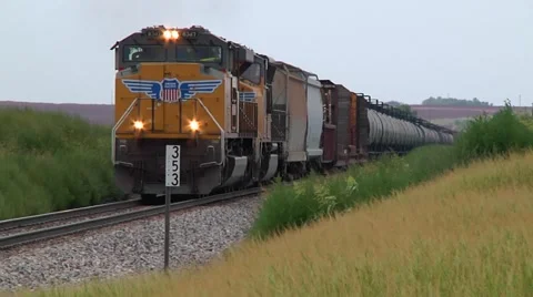 Oil Train approaches Stockbeeldmateriaal 41340355