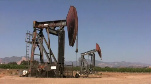 Oil Well Pumpjack  Stock-Footage 494740