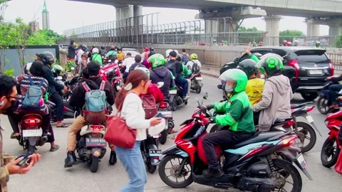 Ojol transports passengers 3 Stock Footage 329902798