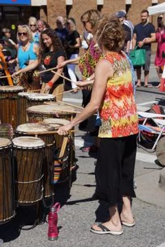 Okanagan drum group performs Foto stock