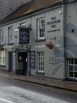 OKEHAMPTON, DEVON - JULY 30, 2026:  Exterior of the Fountain Inn in Fore St.. Stock Photos