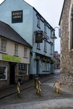 OKEHAMPTON, DEVON - JULY 30, 2026:  View along quiet street toward the King.. Stock Photos