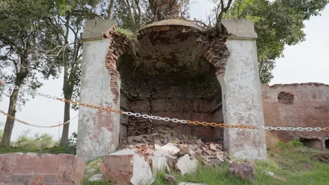 Old 19th century crypt abandoned in cemetery-01 Video stock 287860520