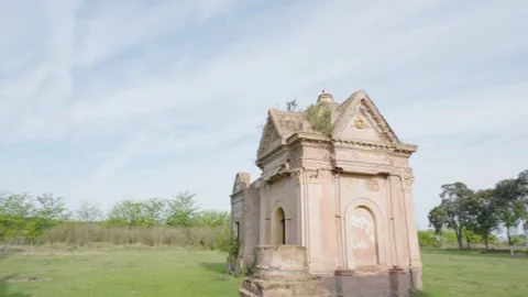 Old 19th century crypt abandoned in cemetery-03 Vídeo Stock 287860610