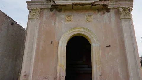 Old 19th century crypt abandoned in cemetery-02 Vídeo Stock 287860656