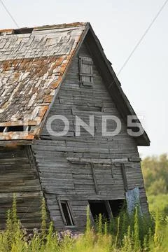 Old abandoned barn on the Canadian Prairie. Pembina Valley, Manitoba, Canada. Stock Photos