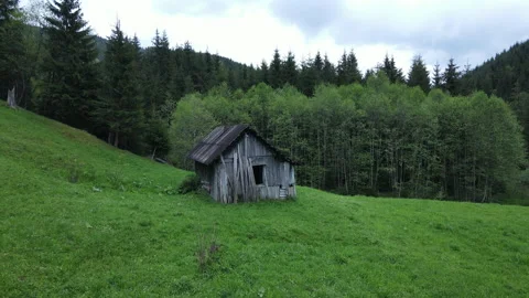 Old abandoned barn in the mountains Video stock 163532789