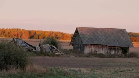 An old abandoned farm 動画素材 146279617