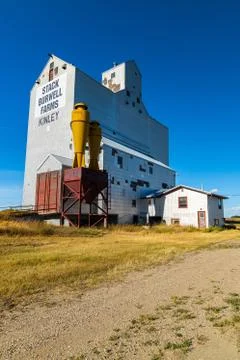 An old abandoned grain elevator 스톡 사진