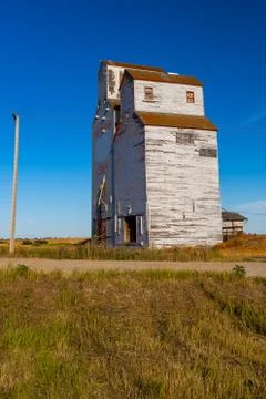 An old abandoned grain elevator 스톡 사진