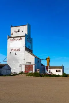 An old abandoned grain elevator 스톡 사진
