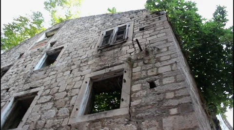 Old abandoned house Video stock 32929073