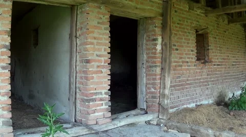 Old abandoned house Vídeo Stock 63612892