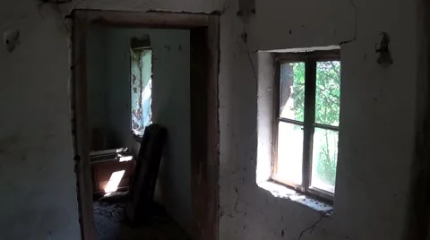 Old abandoned house inside Vídeo Stock 64231504