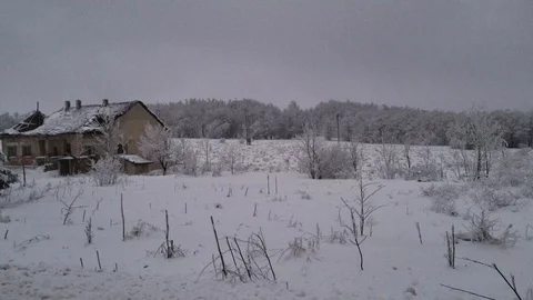 Old abandoned house in the winter Stock-Footage 85743631