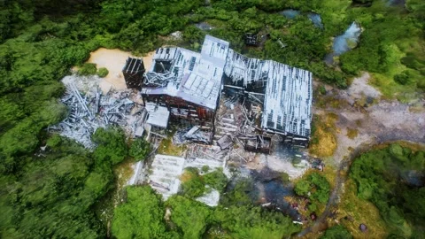 Old abandoned mine in forest Vídeo Stock 144635014