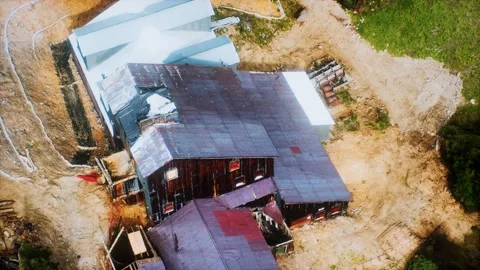 Old abandoned mine in forest Vídeo Stock 145189867