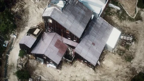 Old abandoned mine in forest Vídeo Stock 146593002