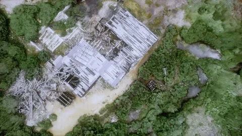 Old abandoned mine in forest Vídeo Stock 152992107