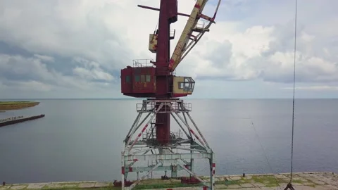 An old abandoned rusty crane in the seaport. Stock Footage 157108645