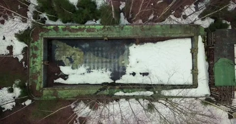 Old abandoned swimming pool Video stock 169372982
