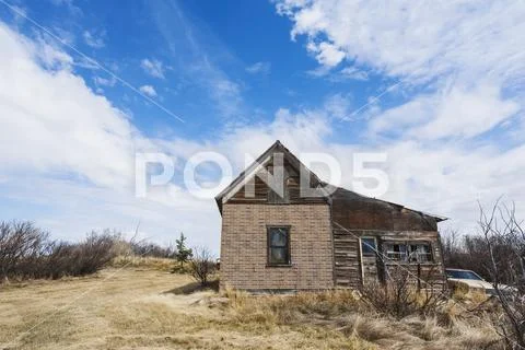 An Old, Abandoned Wooden House And Vintage Car On The Prairies, Alberta, Canada Stock Photos