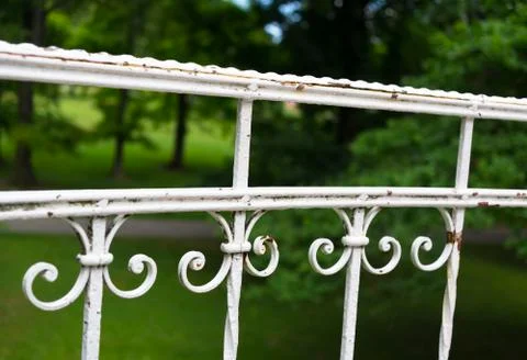 Old aged railing with retro and vintage spiral decoration. Foto stock